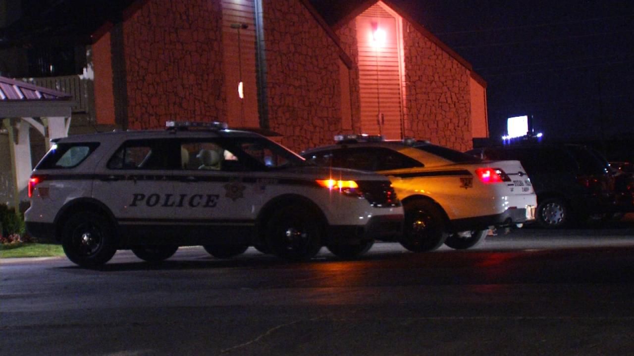 Man Robbed At Gunpoint In Tower Crossing Apartments Parking Lot