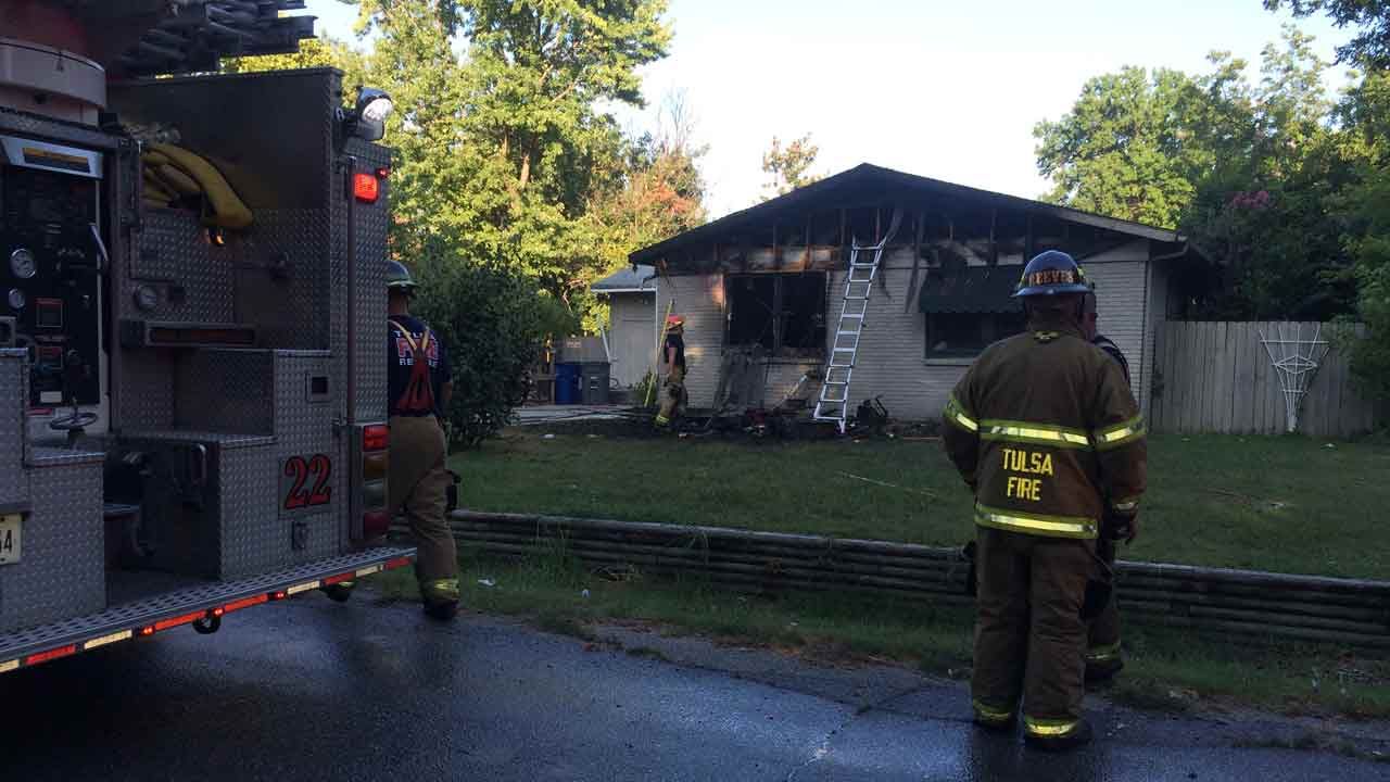 Eight Escape Tulsa House Fire