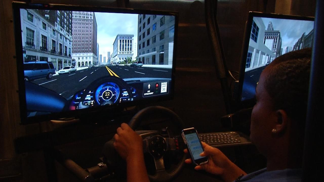 Simulator Shows Oklahoma Drivers Dangers Of Texting And Driving