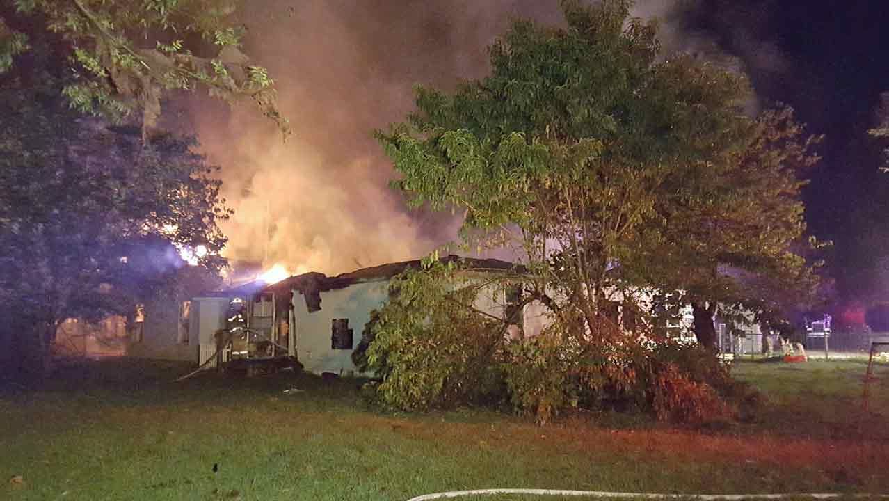 Neighbors Wake Claremore-Area Family During House Fire