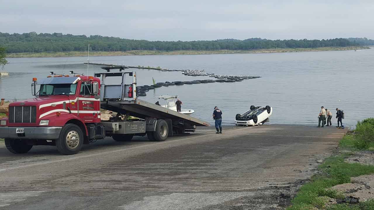 Divers Search After Car Sinks Into Keystone Lake