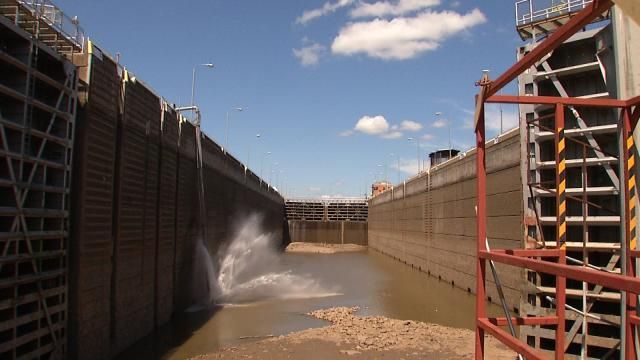 Checkup Continues On Dam At Webbers Falls