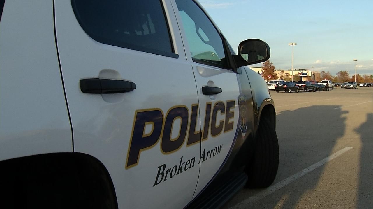 Oklahoma Officers Increasing Patrols As Holiday Shopping Season Nears