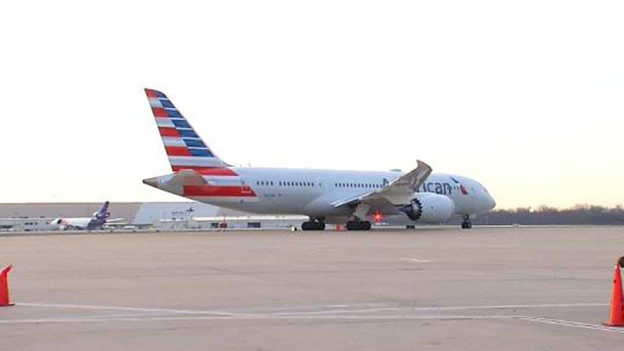 American Airlines Service Employees Agree To New Contract