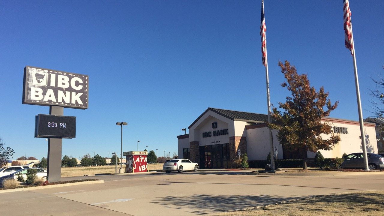 Three Rob Bank In Midtown Tulsa In 'Takeover' Style