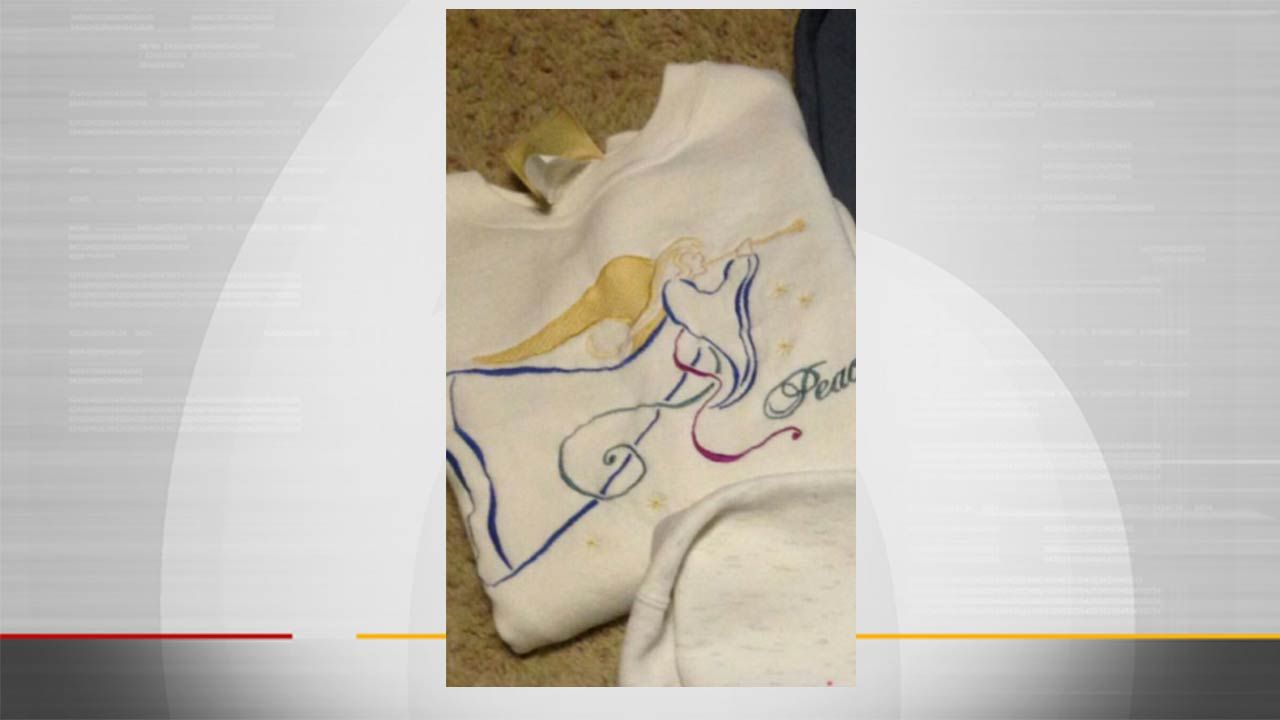 Oklahoma Sisters Desperate To Find Late Mom's Donated Sweatshirt