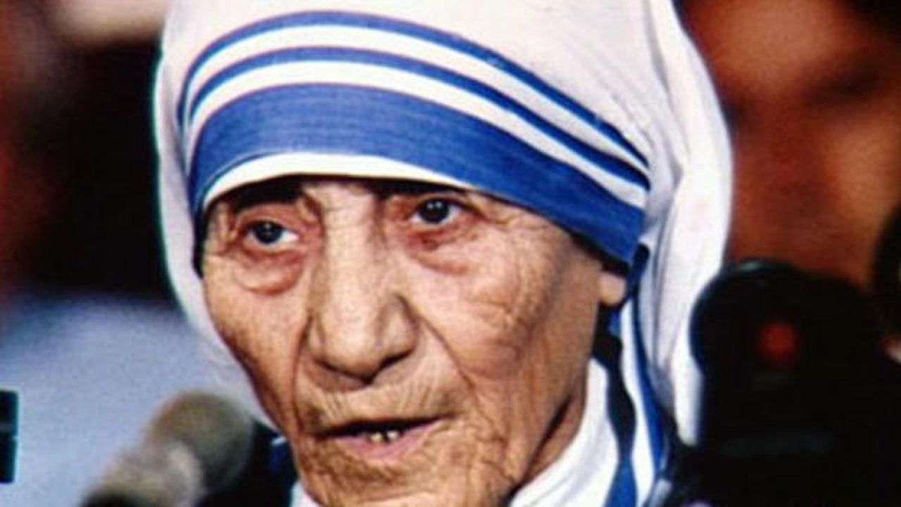 Pope Francis Clears Mother Teresa's Path To Sainthood