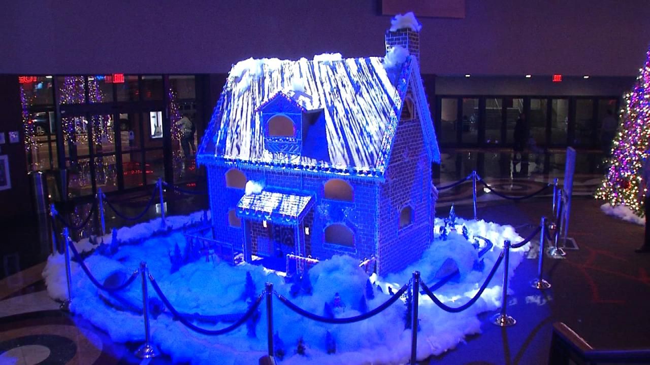 Hard Rock Builds Live-Sized Gingerbread House