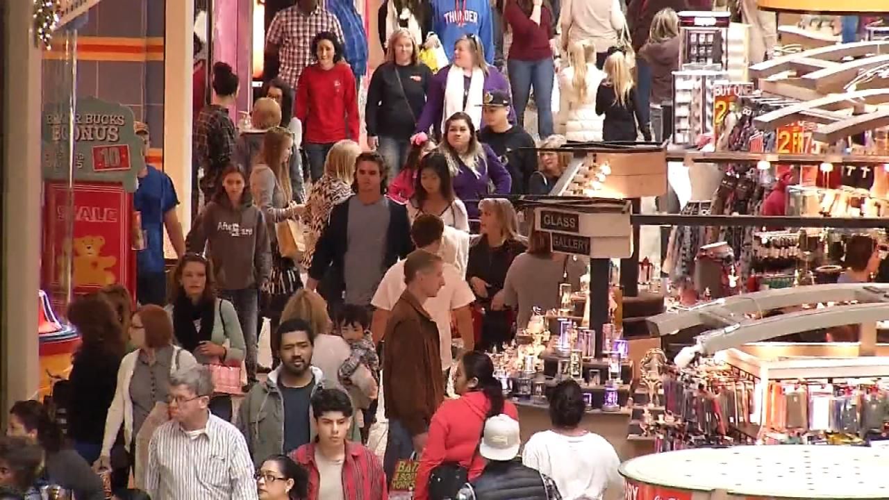 Tulsa Shoppers Flood Mall On Last Weekend Before Christmas