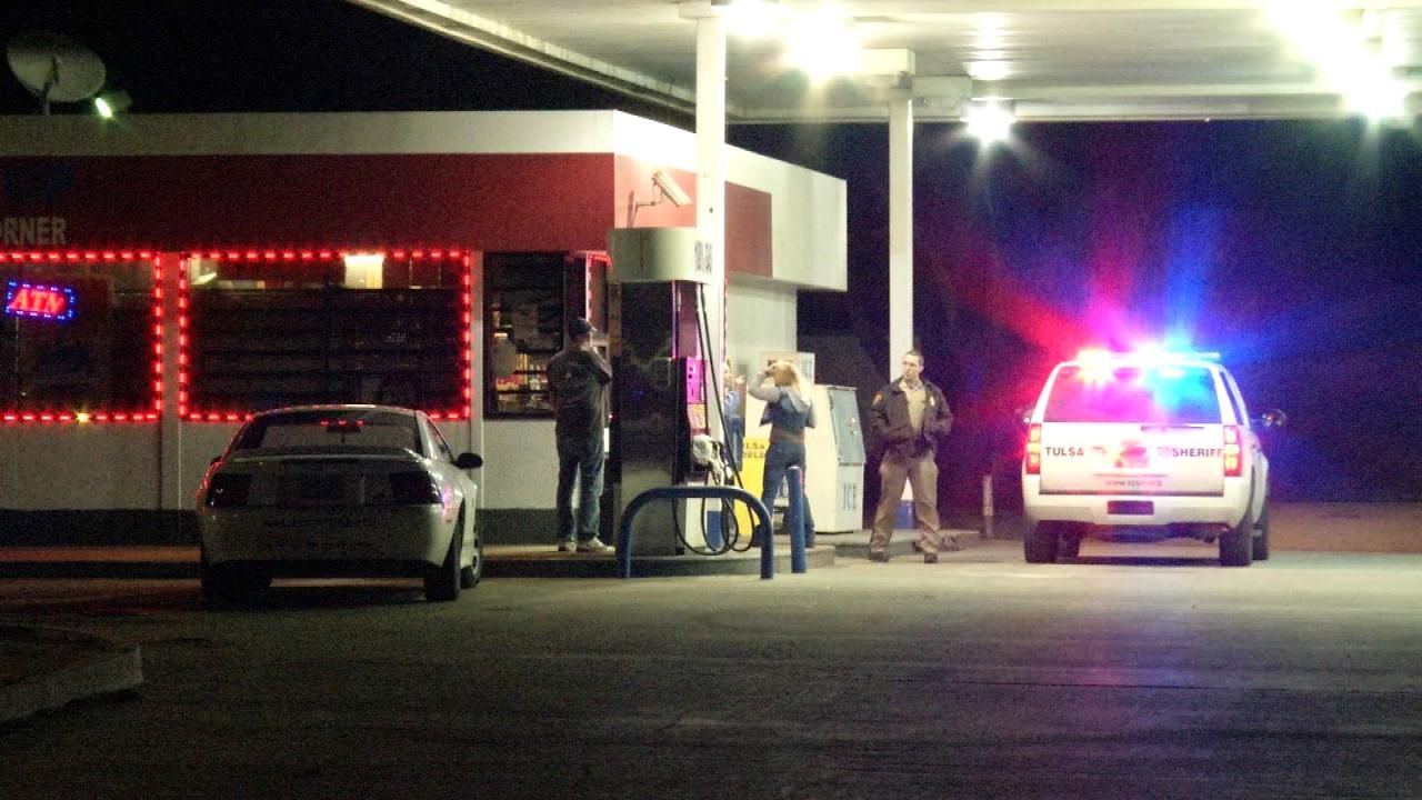Deputies Look For Man Who Robbed Tulsa Fastop