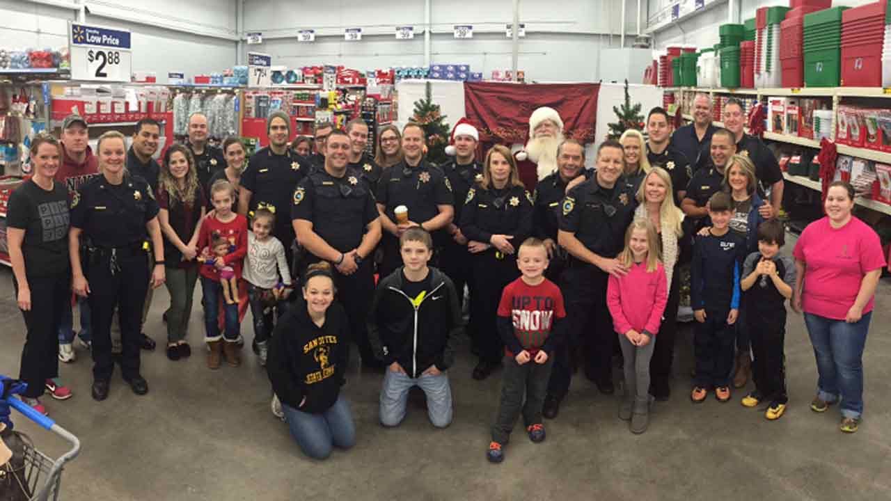 Sand Springs Cops Take Kids Christmas Shopping