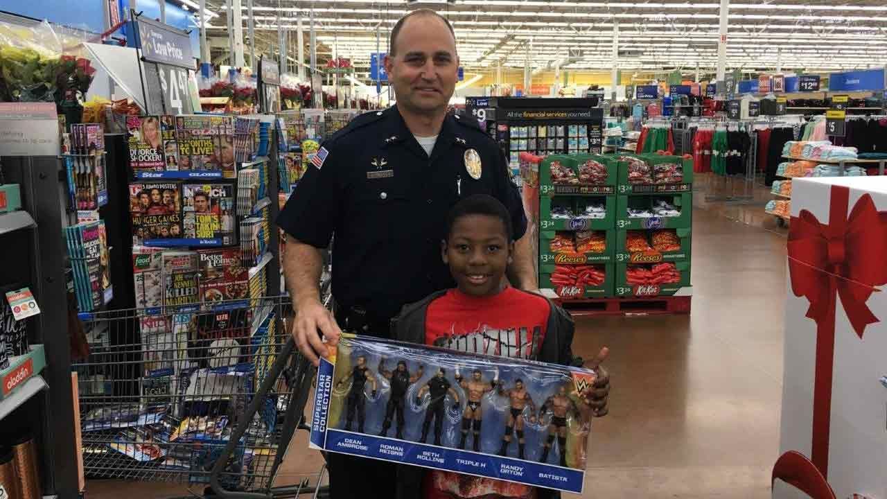 Muskogee Children Shop With A Cop