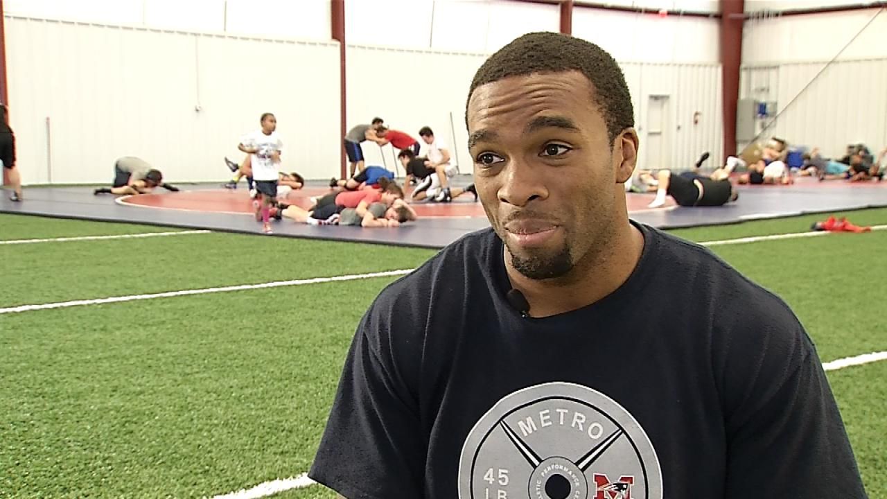 From Cage To Stage, Tulsa Man Goes From MMA Fighter To Comedian