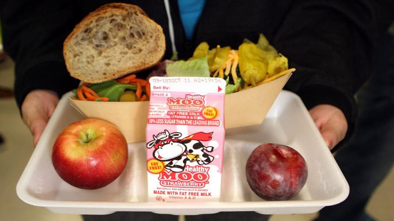 Texas School Cafeteria Workers Fired For Taking Home Fruit Instead Of Throwing It Away