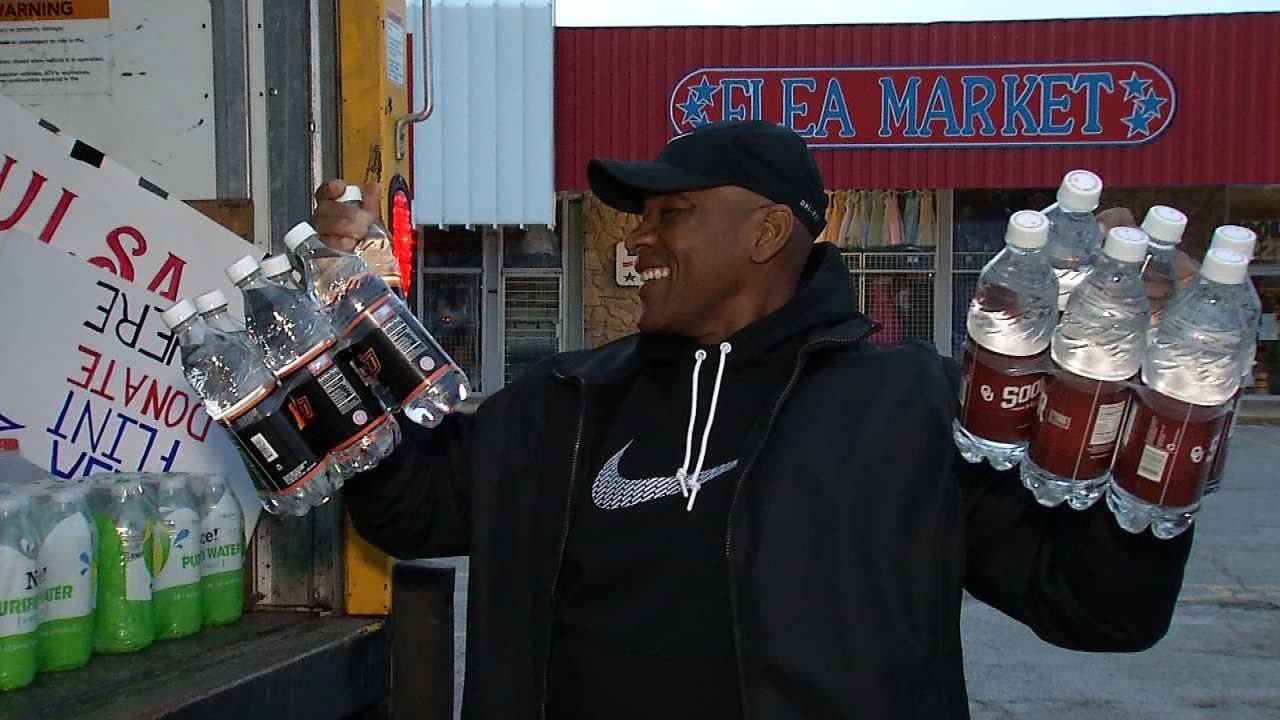 Tulsa Group Leaves To Take 15,000 Water Bottles To Flint, Michigan