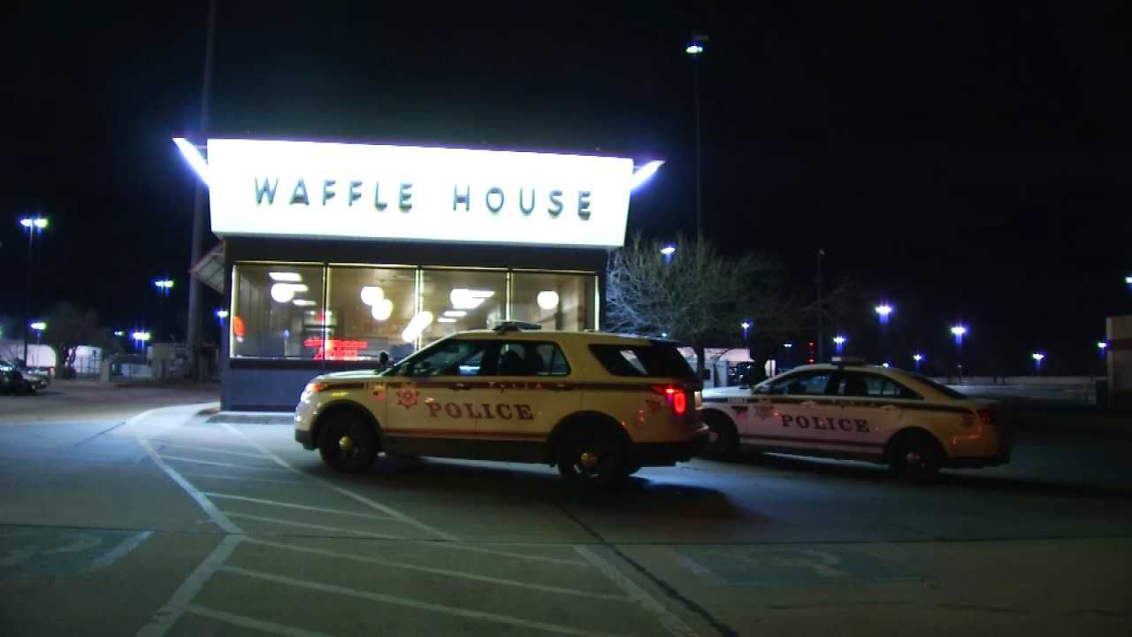 Man Eats At Tulsa Waffle House, Then Robs It